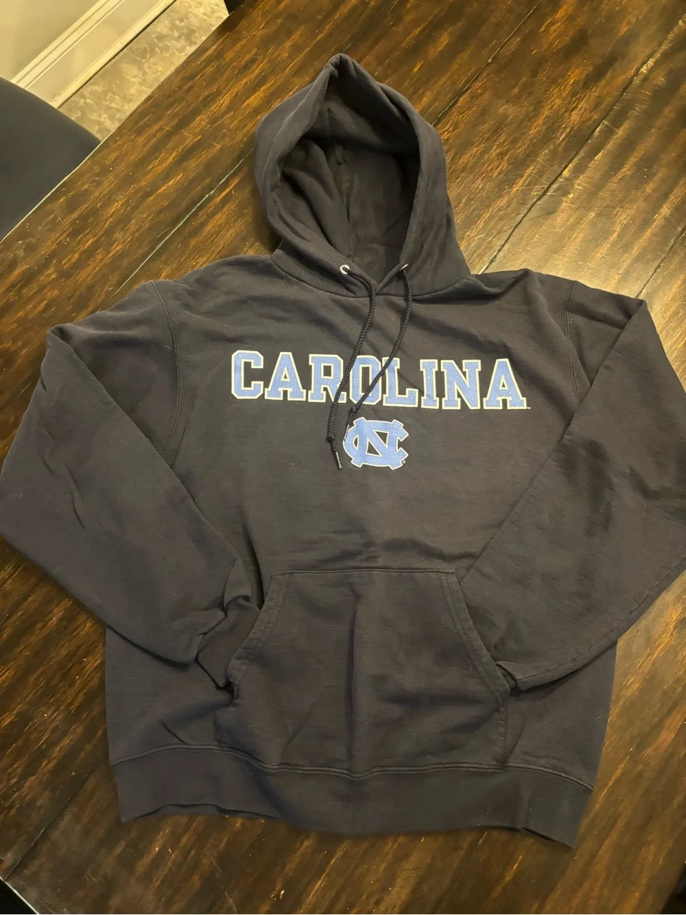 Champion university of North Carolina Logo Hooded Sweatshirt men’s size medium